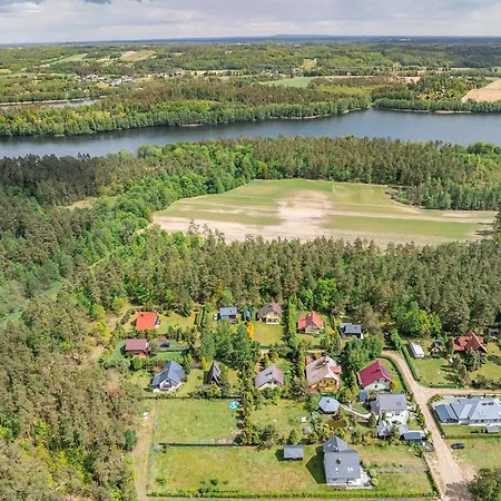 Bielawki Kaszuby Jezioro Gowidlinskie 別荘 *